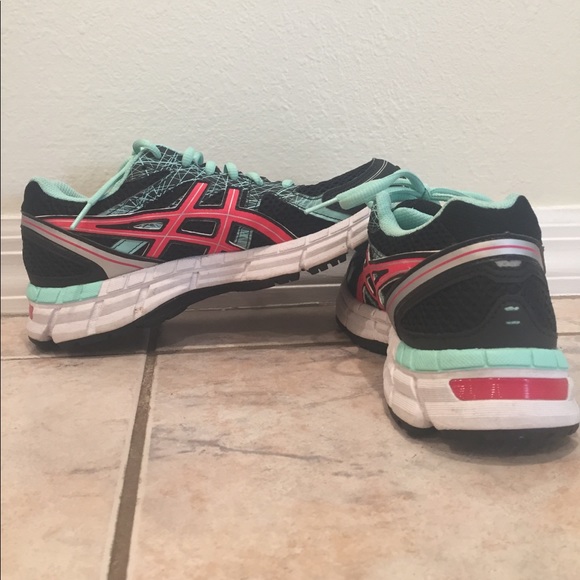 Wasabi and coral Asics - Picture 2 of 5